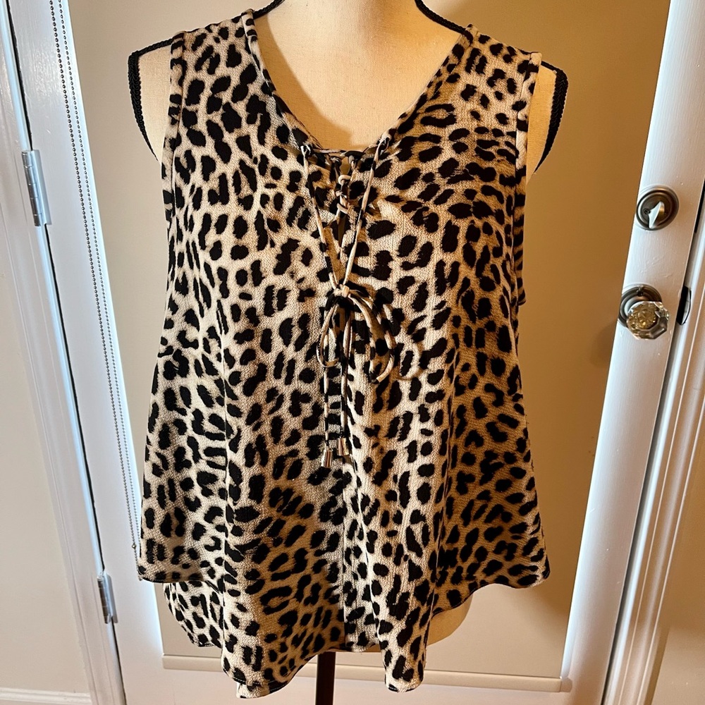 Vince Camuto Animal Print Beautiful Top!!